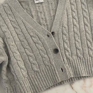 Aritzia Sunday Best
Cooper Cardigan heather chrome Cable Knit Cardigan